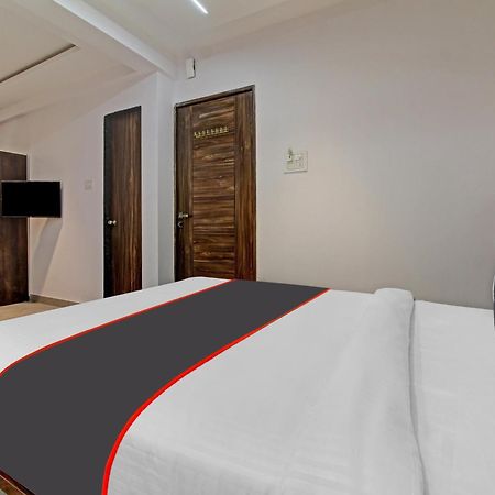 Collection O Crystal Hotel Pimpri-Chinchwad Buitenkant foto