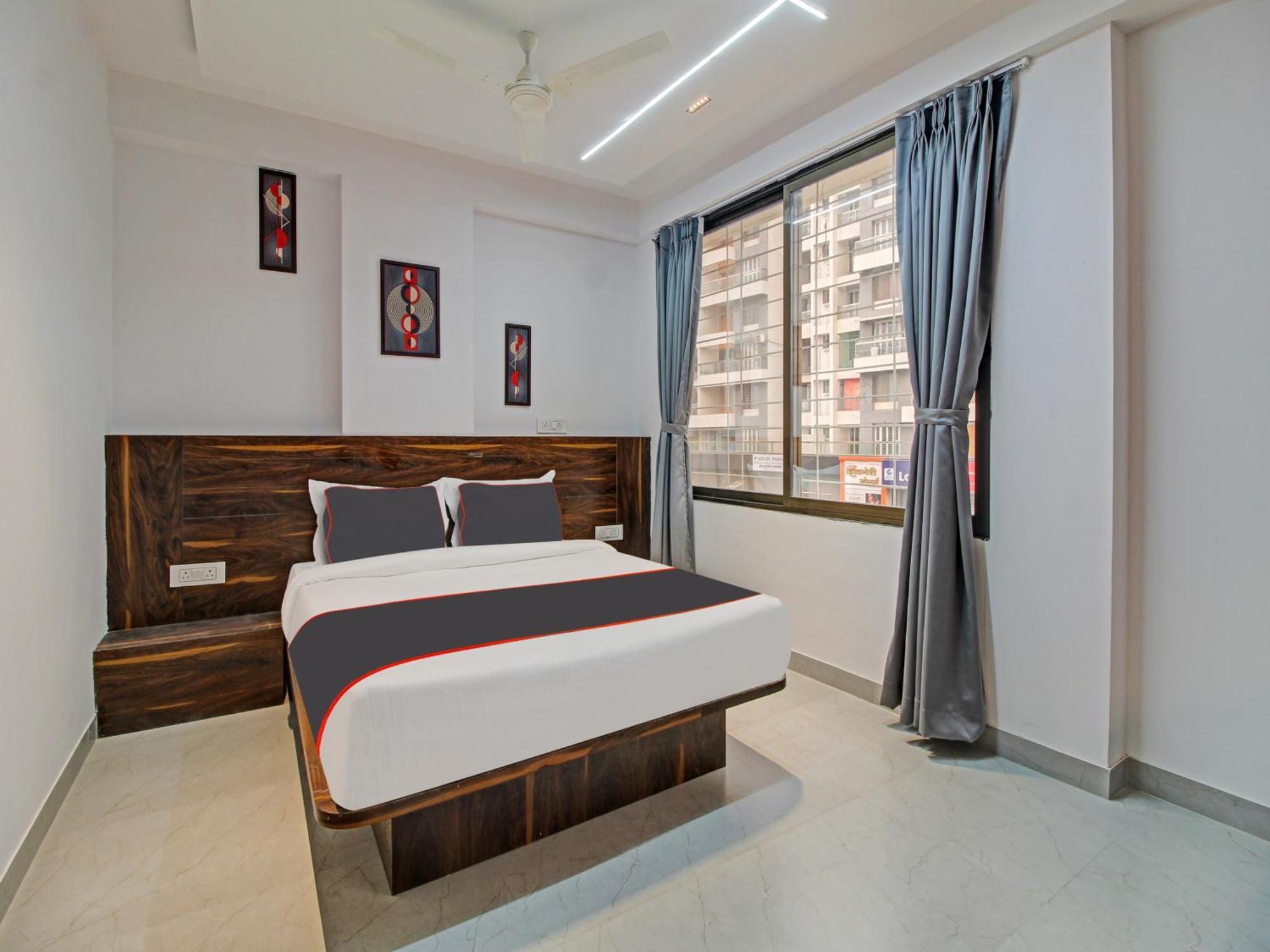 Collection O Crystal Hotel Pimpri-Chinchwad Buitenkant foto