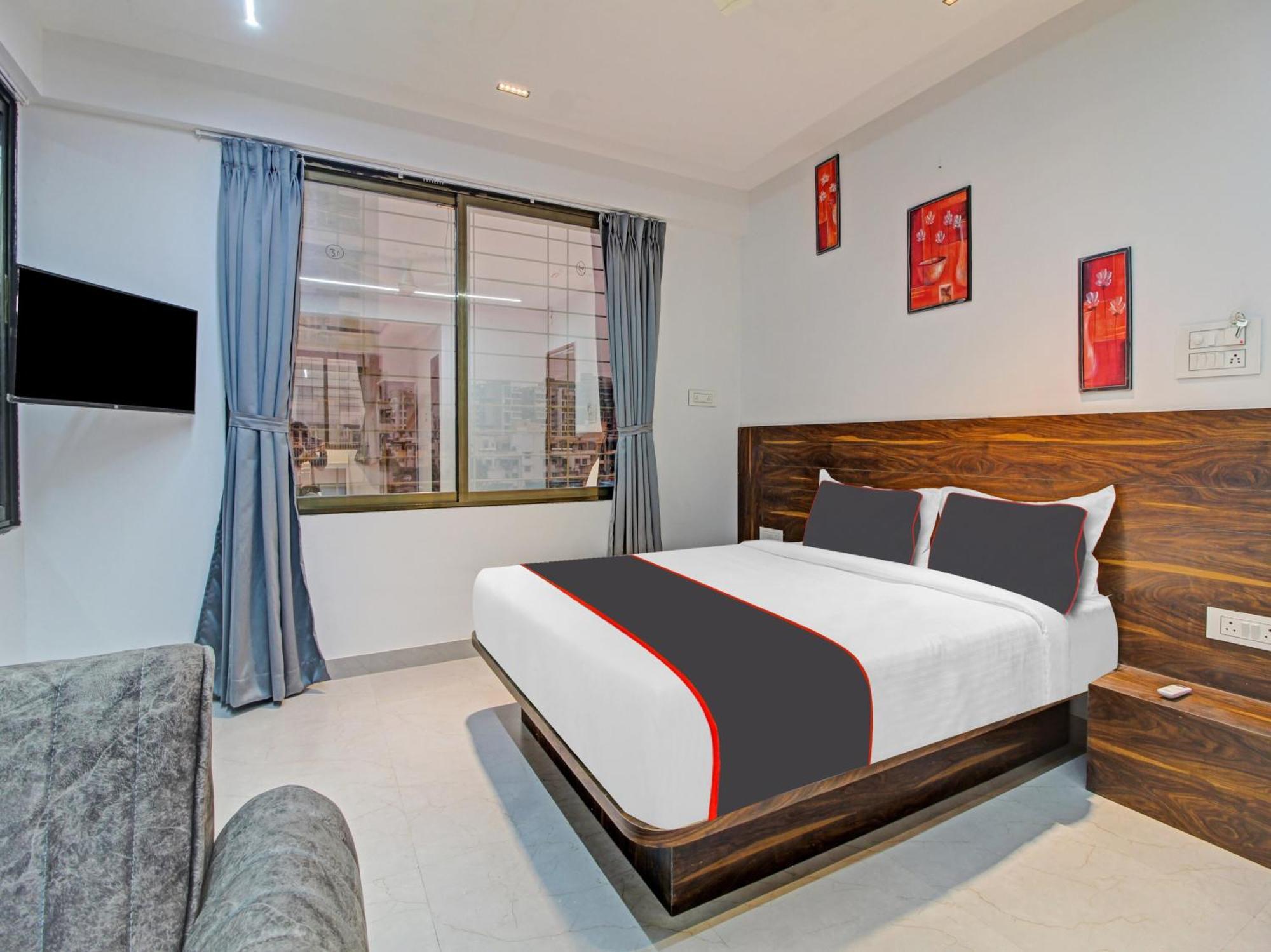 Collection O Crystal Hotel Pimpri-Chinchwad Buitenkant foto