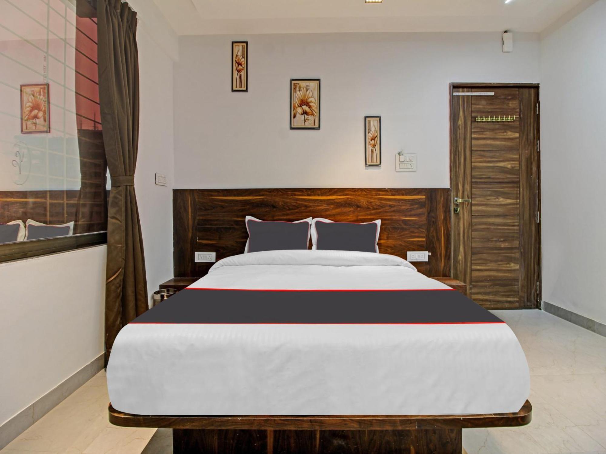 Collection O Crystal Hotel Pimpri-Chinchwad Buitenkant foto