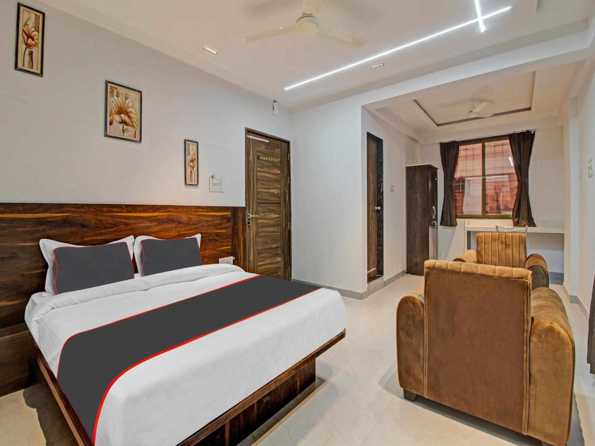 Collection O Crystal Hotel Pimpri-Chinchwad Buitenkant foto