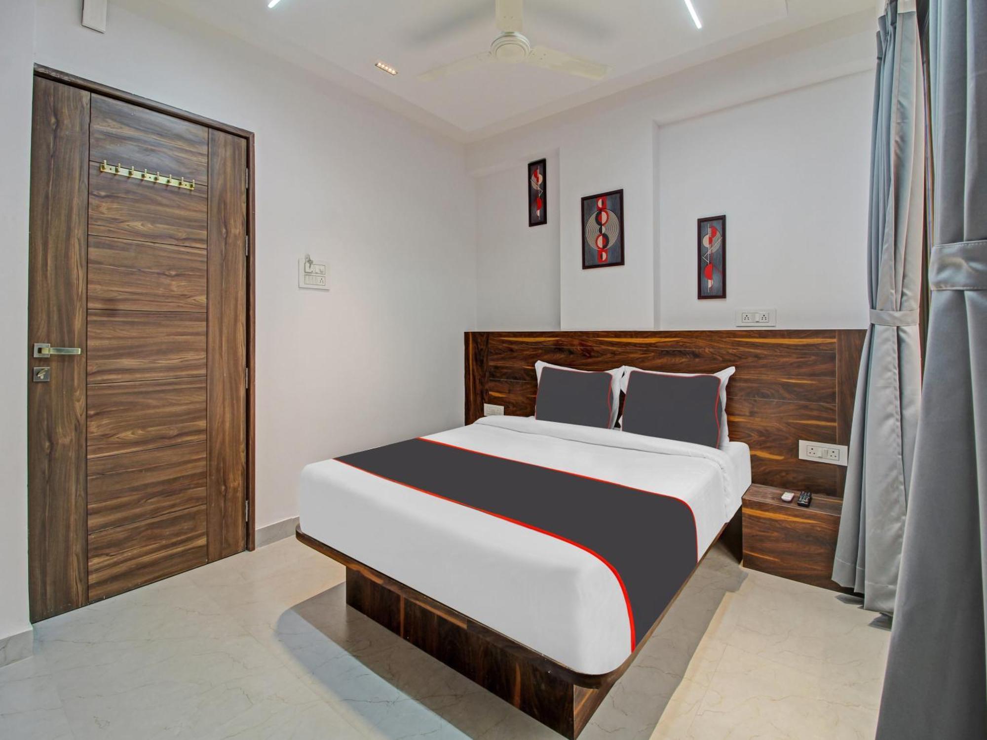 Collection O Crystal Hotel Pimpri-Chinchwad Buitenkant foto