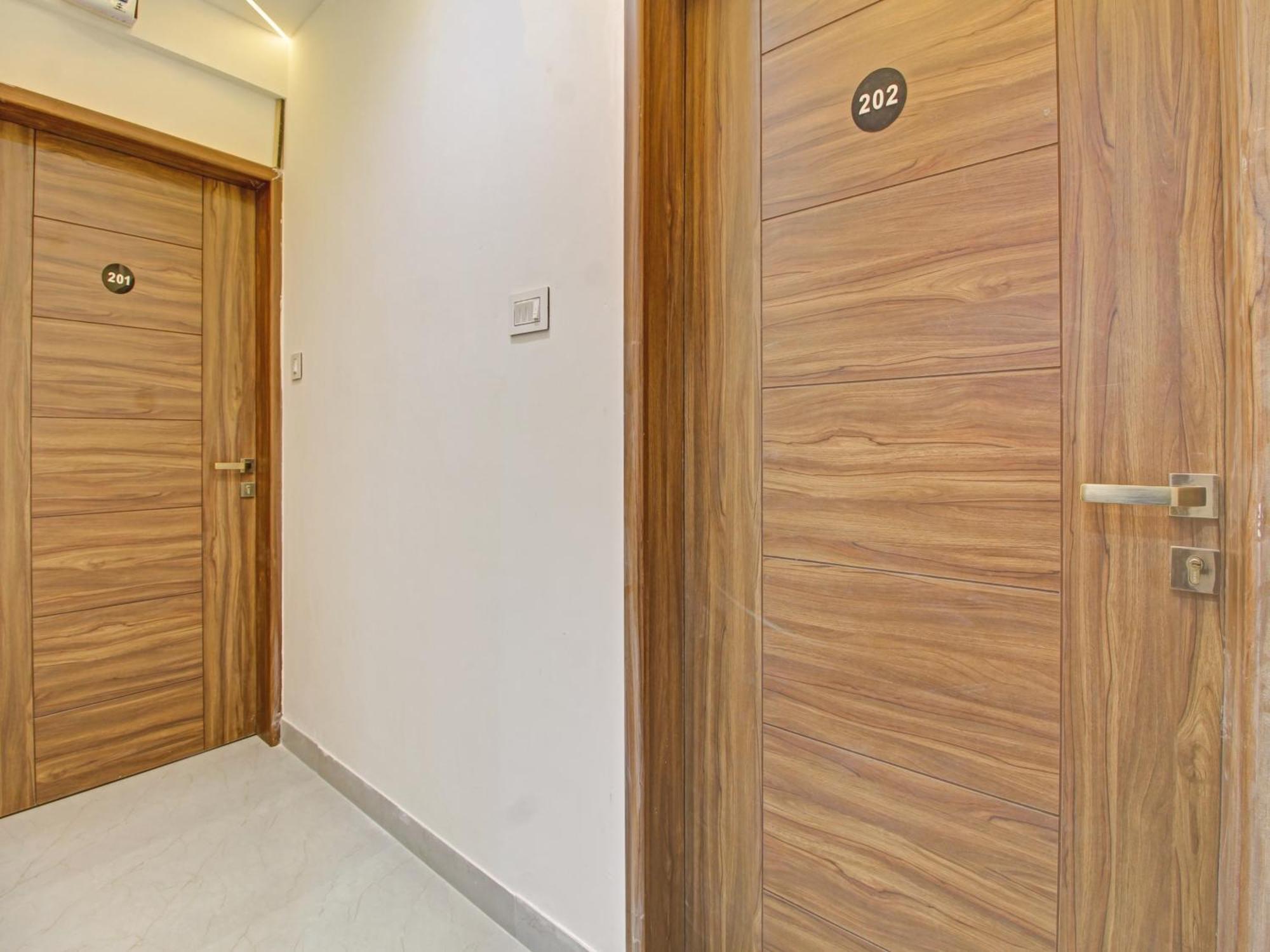 Collection O Crystal Hotel Pimpri-Chinchwad Buitenkant foto